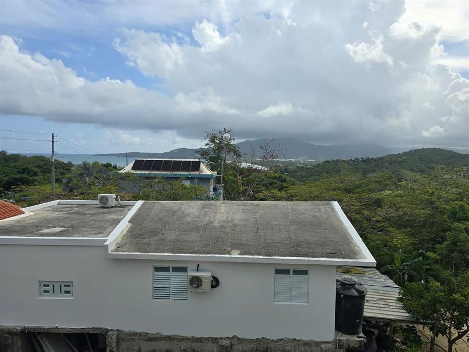 For Sale: $165,000 (3 beds, 3 baths, 2520 Square Feet)