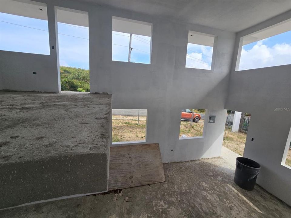 For Sale: $165,000 (3 beds, 3 baths, 2520 Square Feet)