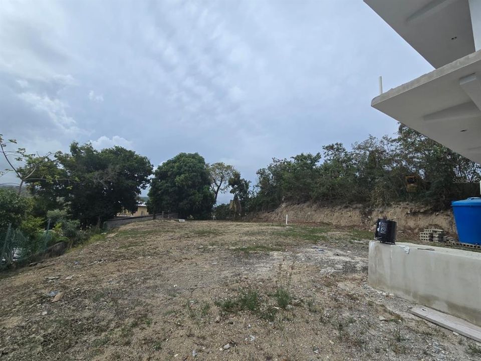 For Sale: $165,000 (3 beds, 3 baths, 2520 Square Feet)