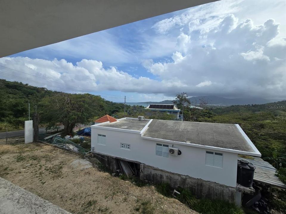 For Sale: $165,000 (3 beds, 3 baths, 2520 Square Feet)