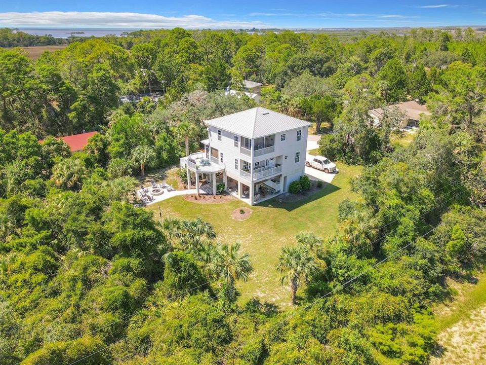 Под контрактом: $550,000 (3 спален, 3 ванн, 1948 Квадратных фут)