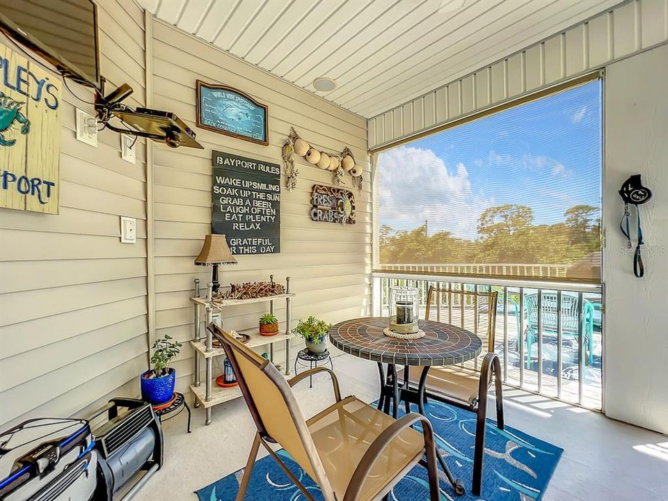 Под контрактом: $550,000 (3 спален, 3 ванн, 1948 Квадратных фут)