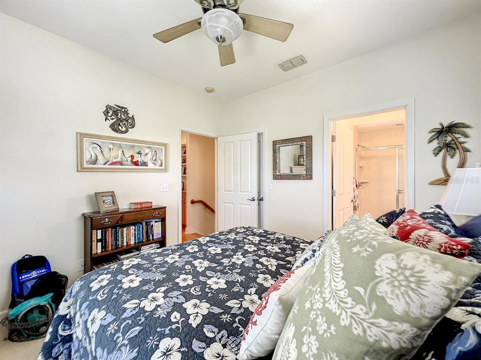 Под контрактом: $550,000 (3 спален, 3 ванн, 1948 Квадратных фут)