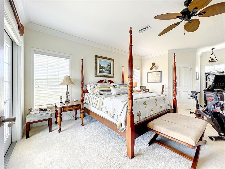 Под контрактом: $550,000 (3 спален, 3 ванн, 1948 Квадратных фут)