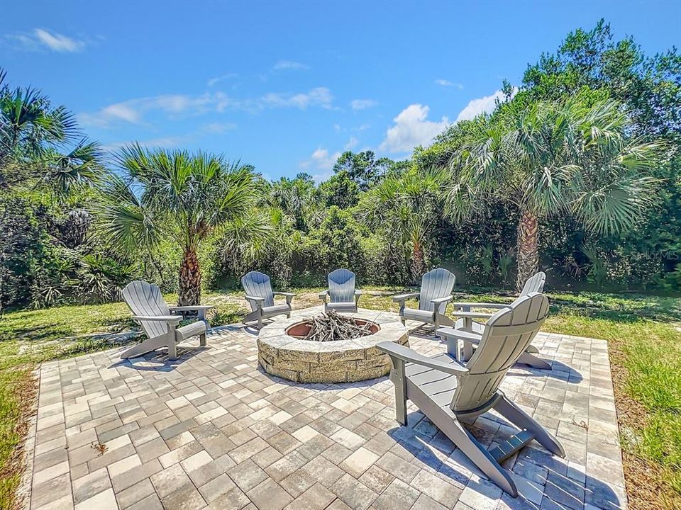 Под контрактом: $550,000 (3 спален, 3 ванн, 1948 Квадратных фут)