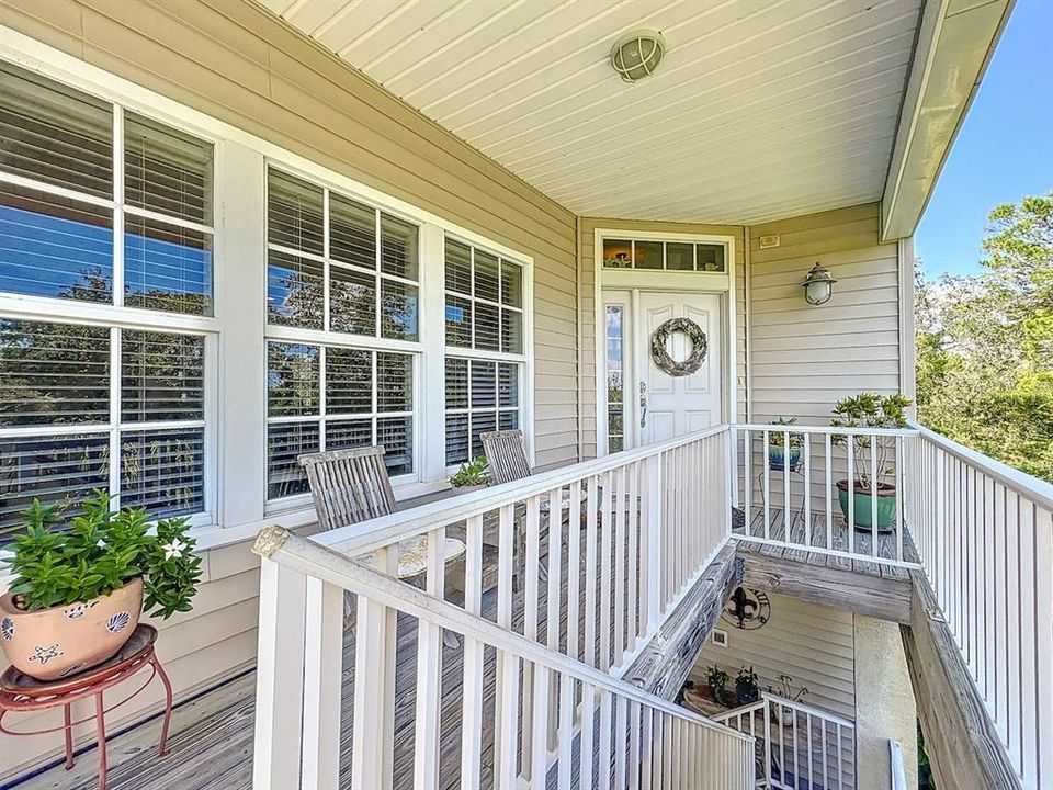 Под контрактом: $550,000 (3 спален, 3 ванн, 1948 Квадратных фут)