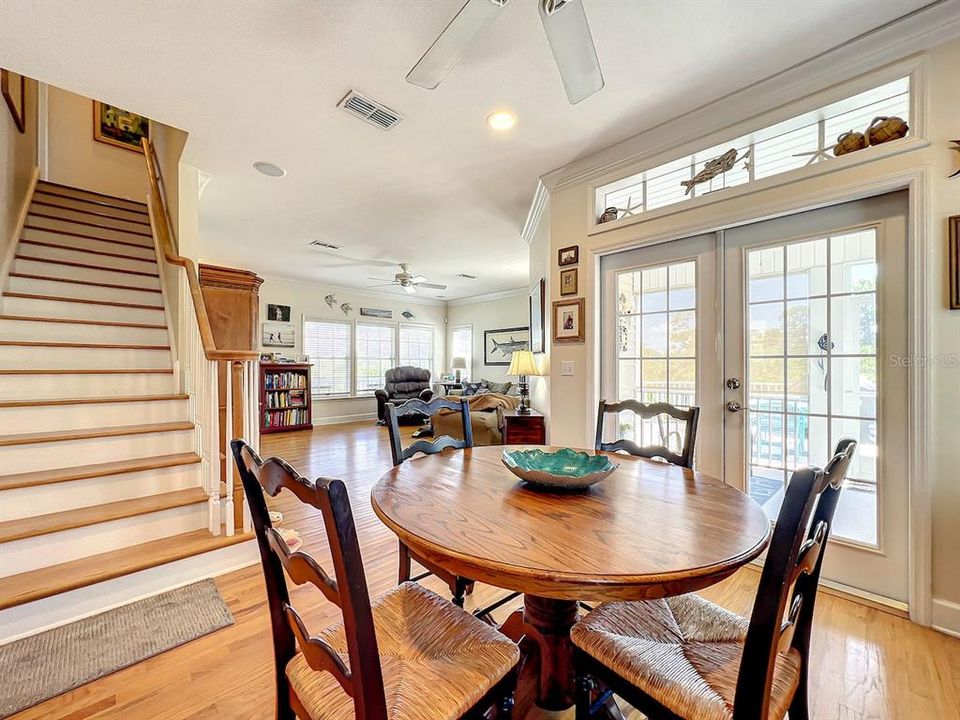 Под контрактом: $550,000 (3 спален, 3 ванн, 1948 Квадратных фут)