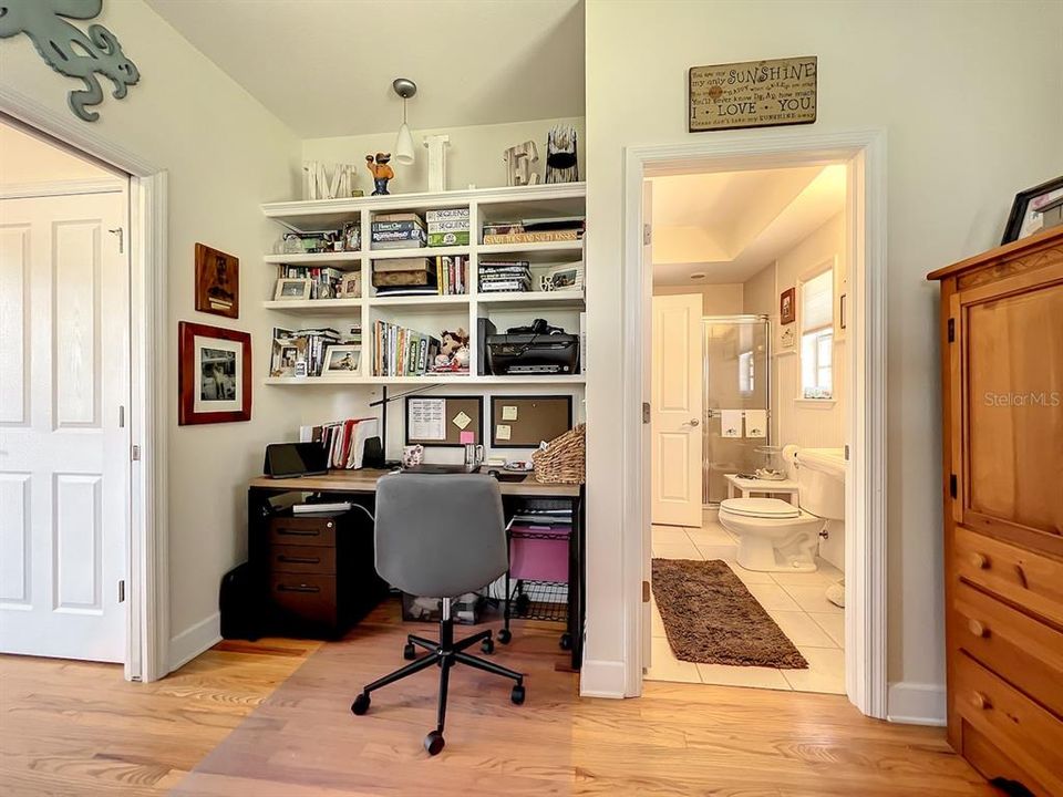 Под контрактом: $550,000 (3 спален, 3 ванн, 1948 Квадратных фут)