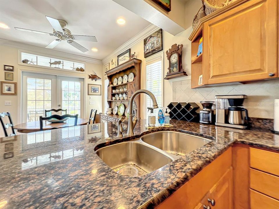 Под контрактом: $550,000 (3 спален, 3 ванн, 1948 Квадратных фут)