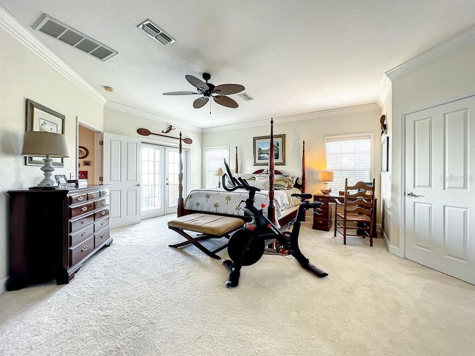 Под контрактом: $550,000 (3 спален, 3 ванн, 1948 Квадратных фут)