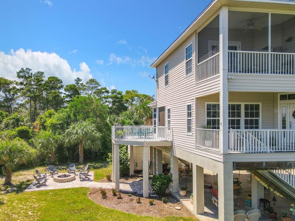 Под контрактом: $550,000 (3 спален, 3 ванн, 1948 Квадратных фут)