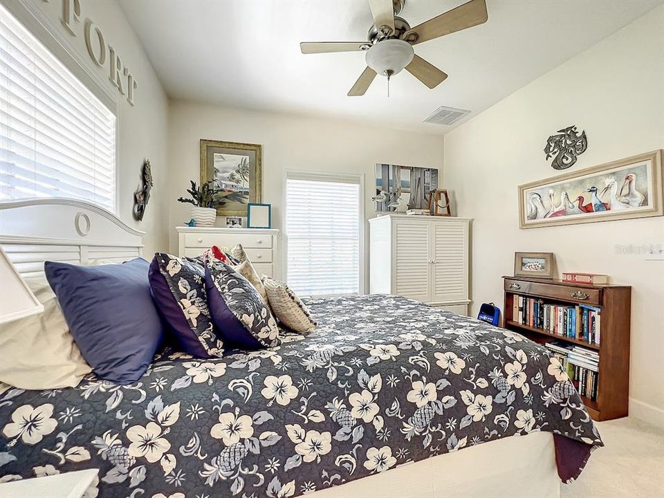 Под контрактом: $550,000 (3 спален, 3 ванн, 1948 Квадратных фут)