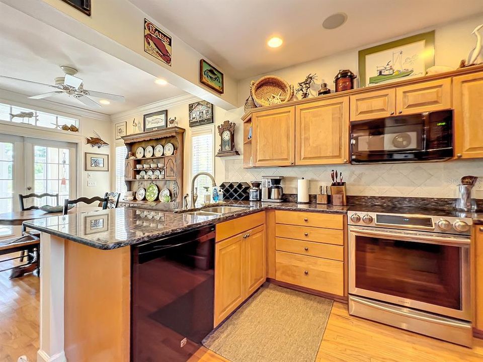 Под контрактом: $550,000 (3 спален, 3 ванн, 1948 Квадратных фут)