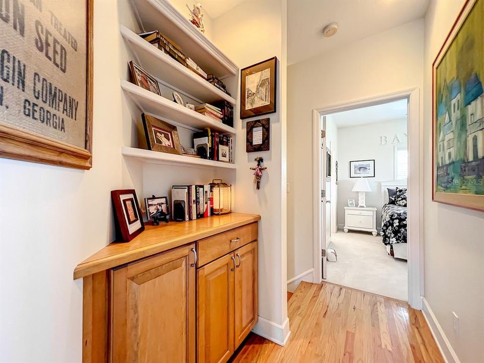 Под контрактом: $550,000 (3 спален, 3 ванн, 1948 Квадратных фут)