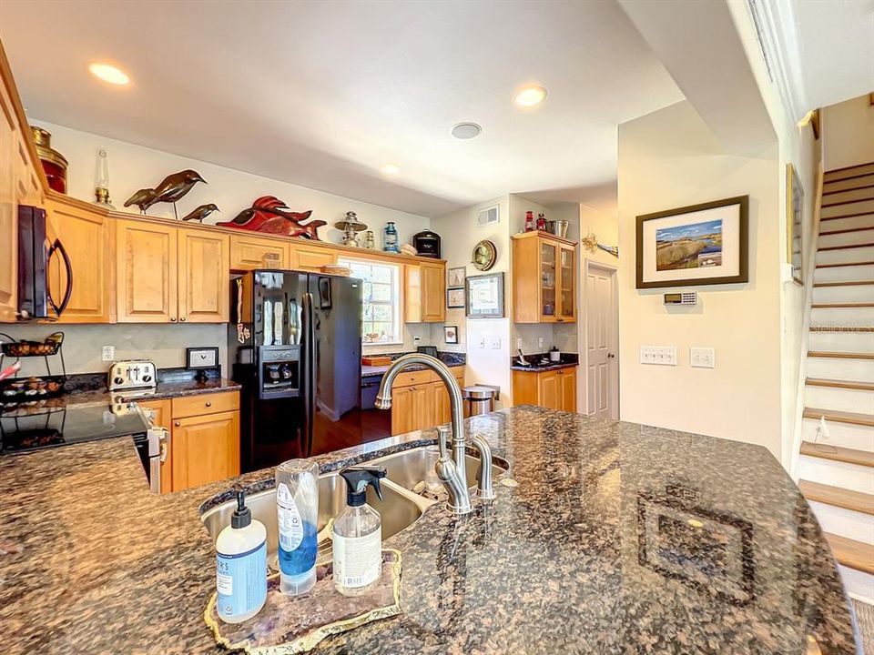 Под контрактом: $550,000 (3 спален, 3 ванн, 1948 Квадратных фут)