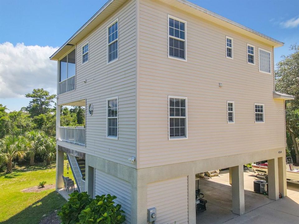 Под контрактом: $550,000 (3 спален, 3 ванн, 1948 Квадратных фут)