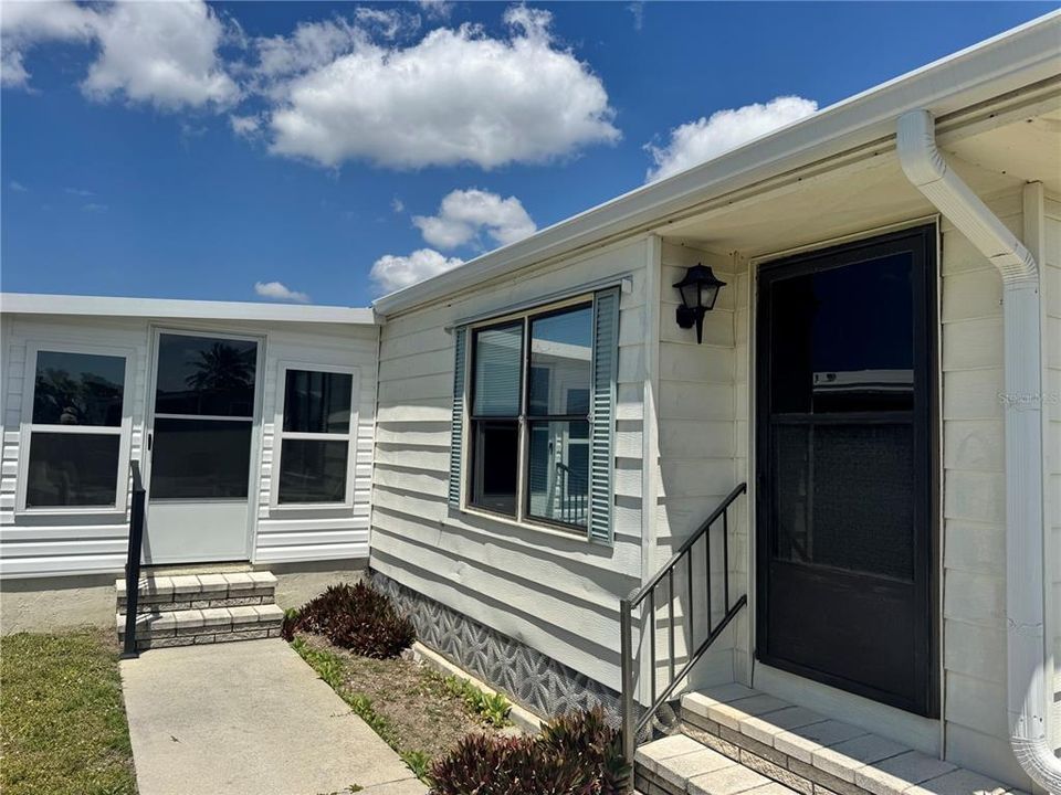 For Sale: $158,888 (2 beds, 2 baths, 1446 Square Feet)