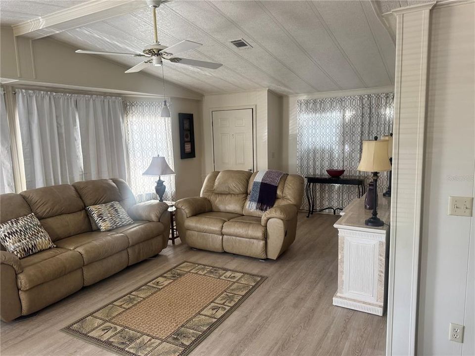 For Sale: $158,888 (2 beds, 2 baths, 1446 Square Feet)