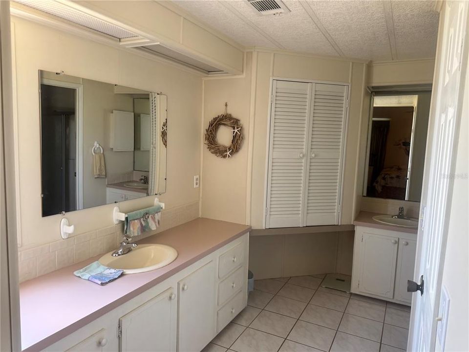 For Sale: $158,888 (2 beds, 2 baths, 1446 Square Feet)