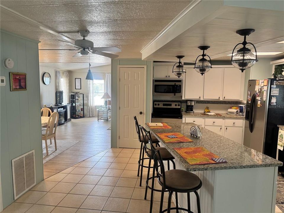 For Sale: $158,888 (2 beds, 2 baths, 1446 Square Feet)