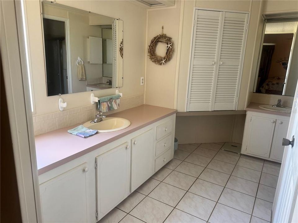 For Sale: $158,888 (2 beds, 2 baths, 1446 Square Feet)