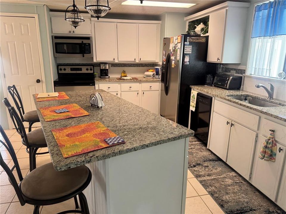 For Sale: $158,888 (2 beds, 2 baths, 1446 Square Feet)