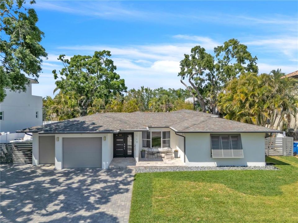 Recently Sold: $1,000,000 (4 beds, 3 baths, 2360 Square Feet)