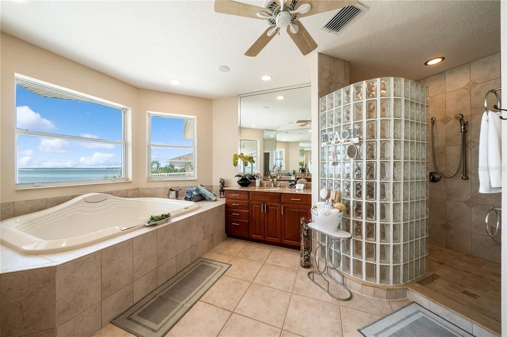 出租: $8,750 (5 贝兹, 3 浴室, 4092 平方英尺)