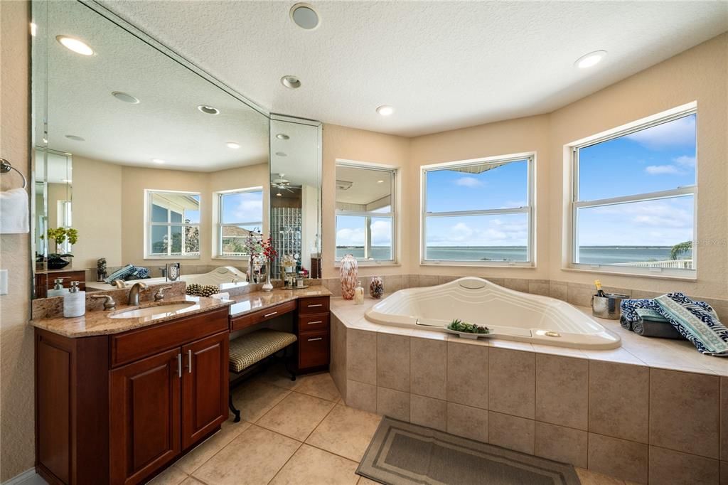 出租: $8,750 (5 贝兹, 3 浴室, 4092 平方英尺)