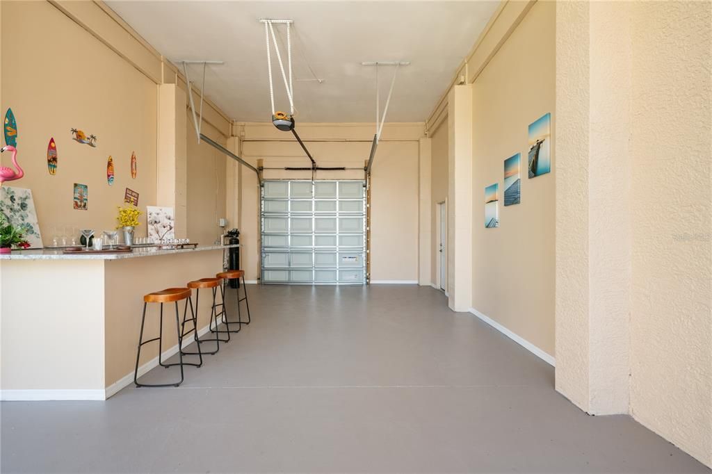 出租: $8,750 (5 贝兹, 3 浴室, 4092 平方英尺)