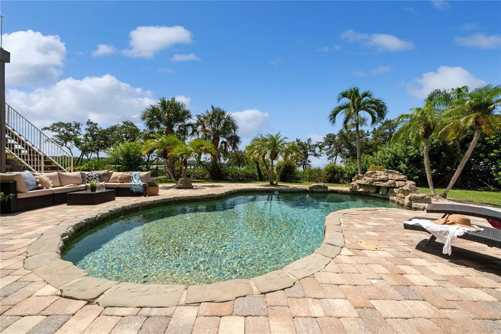 出租: $8,750 (5 贝兹, 3 浴室, 4092 平方英尺)