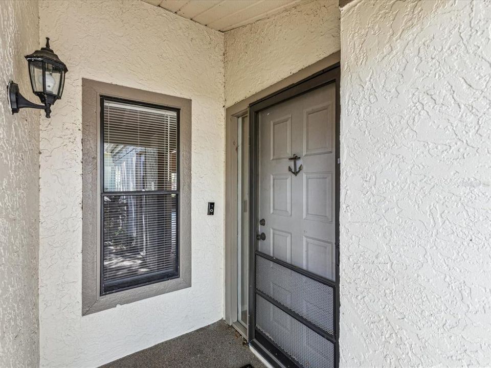 For Sale: $189,900 (2 beds, 2 baths, 895 Square Feet)