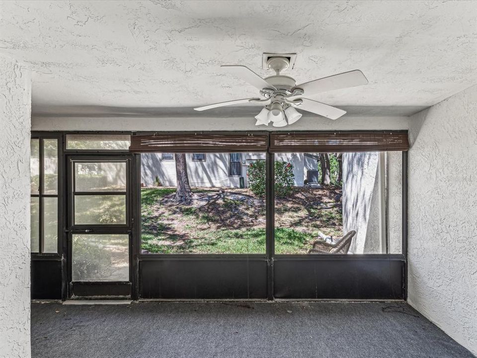 For Sale: $189,900 (2 beds, 2 baths, 895 Square Feet)