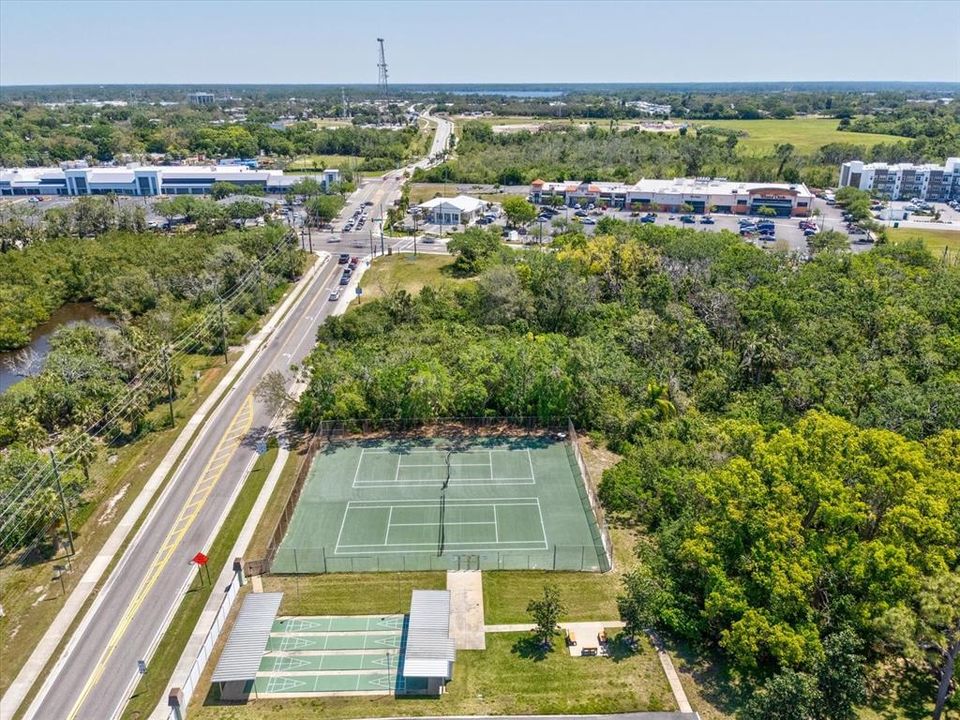 For Sale: $189,900 (2 beds, 2 baths, 895 Square Feet)