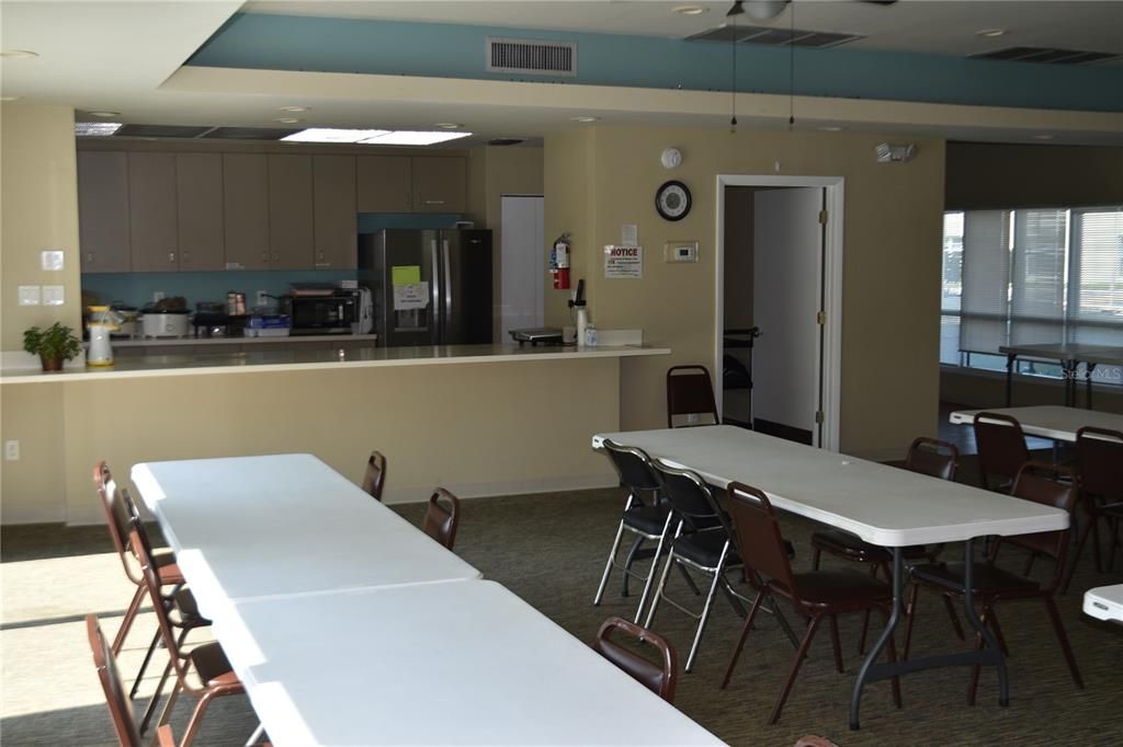 For Sale: $189,900 (2 beds, 2 baths, 895 Square Feet)