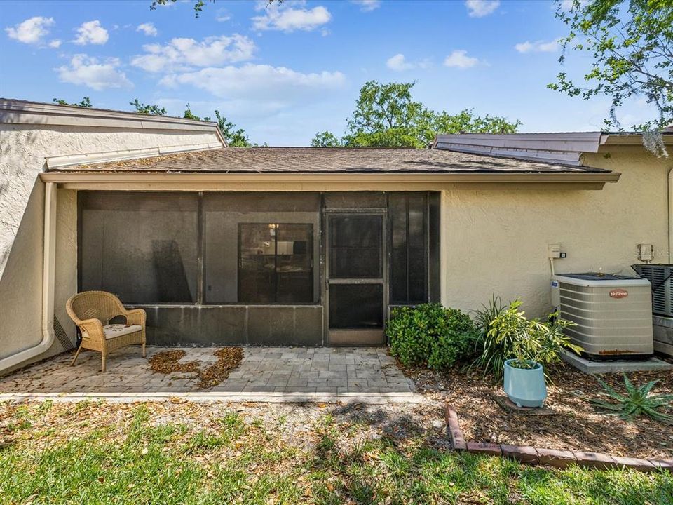 For Sale: $189,900 (2 beds, 2 baths, 895 Square Feet)