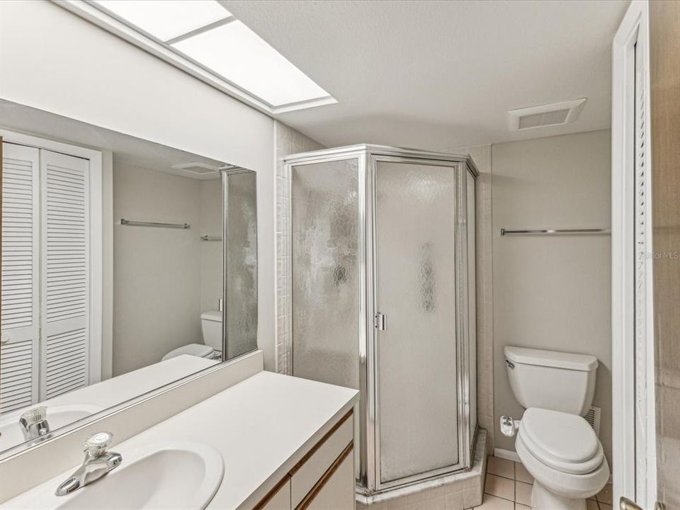 For Sale: $189,900 (2 beds, 2 baths, 895 Square Feet)