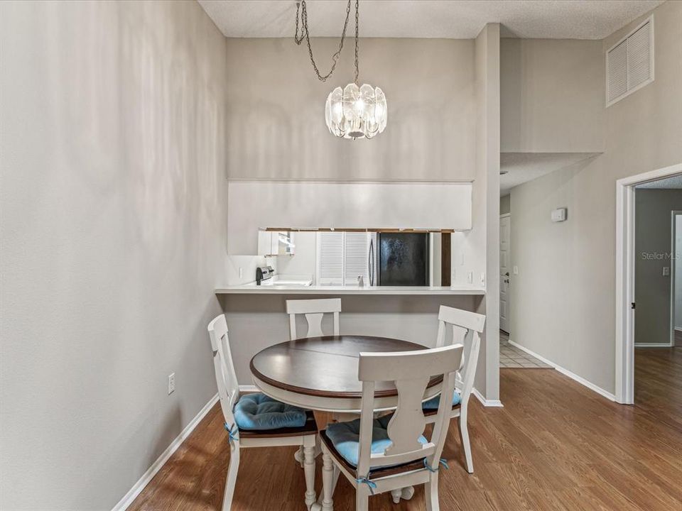 For Sale: $189,900 (2 beds, 2 baths, 895 Square Feet)