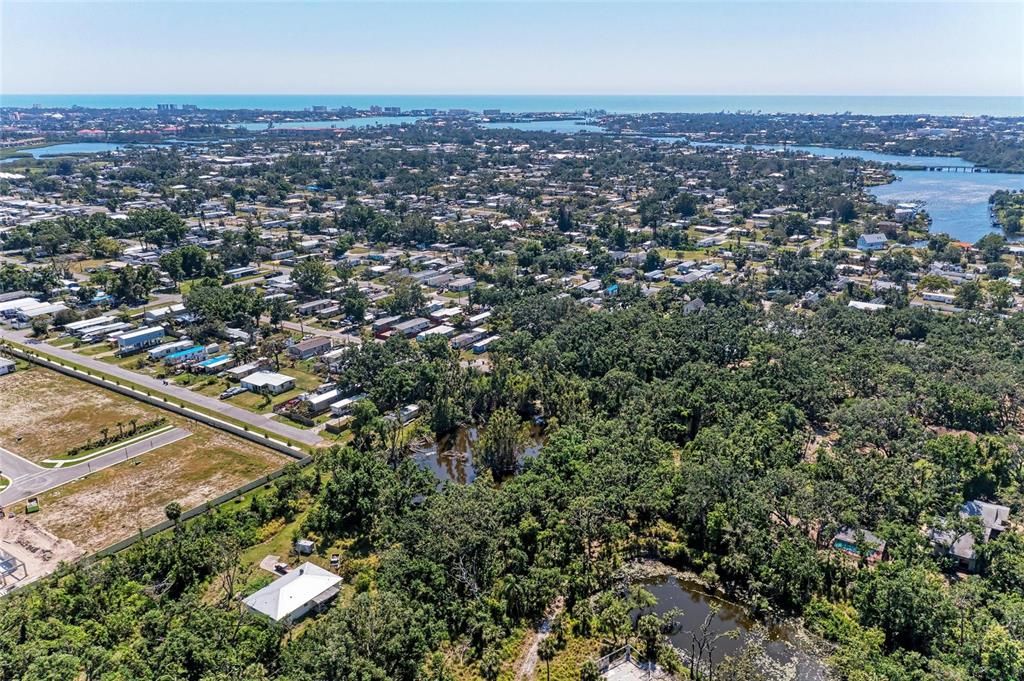 На продажу: $84,000 (0.14 acres)