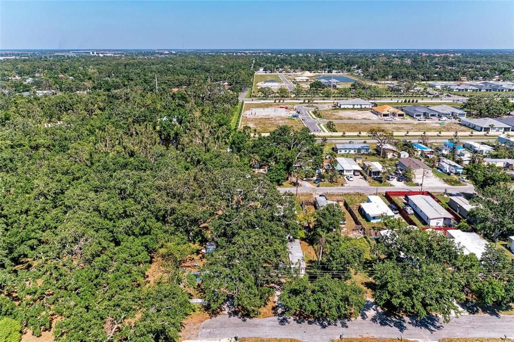 На продажу: $84,000 (0.14 acres)