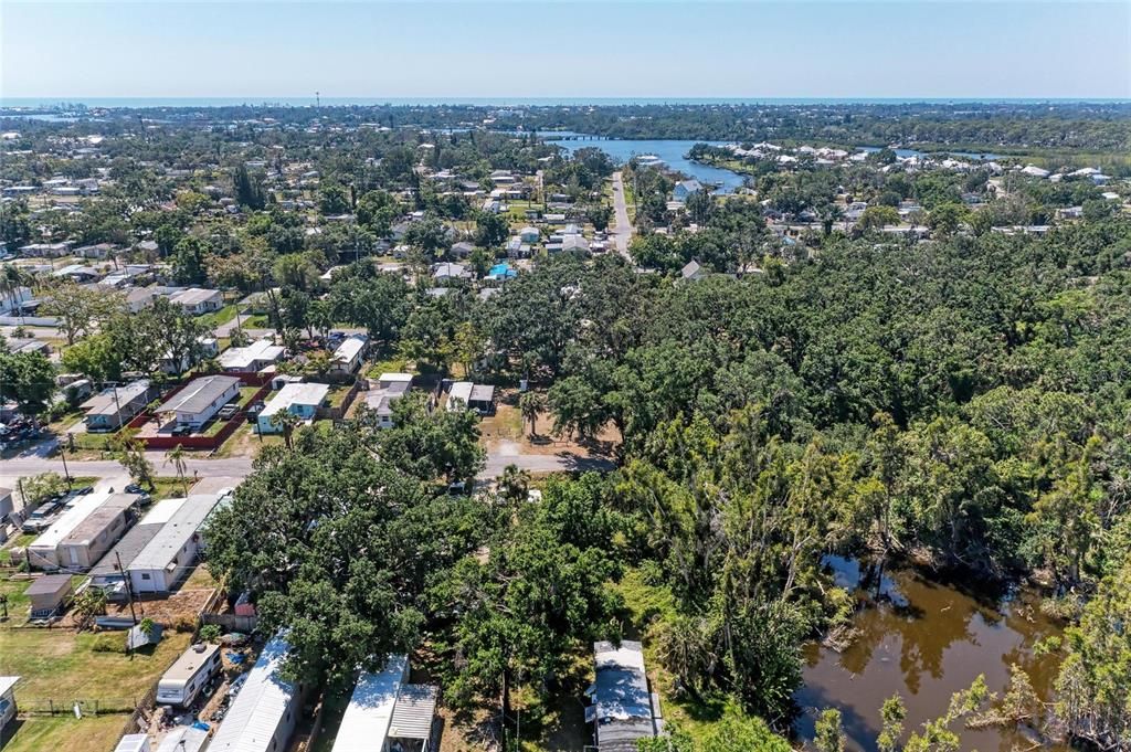 На продажу: $84,000 (0.14 acres)