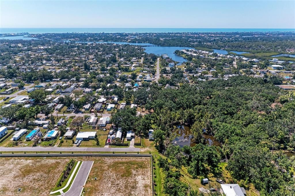 На продажу: $84,000 (0.14 acres)