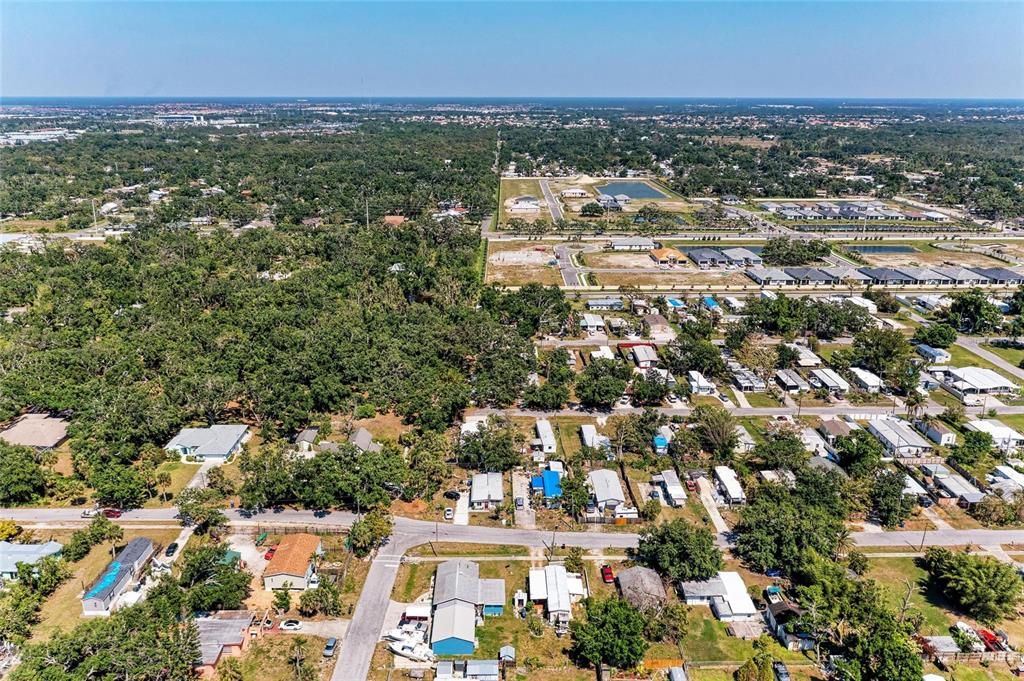 На продажу: $84,000 (0.14 acres)