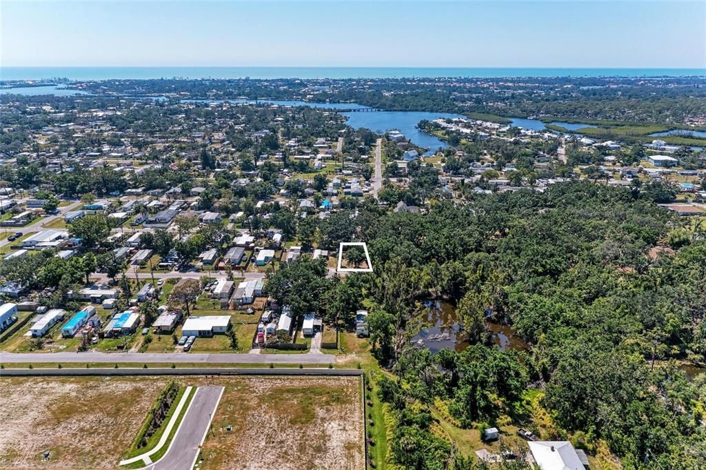 На продажу: $84,000 (0.14 acres)