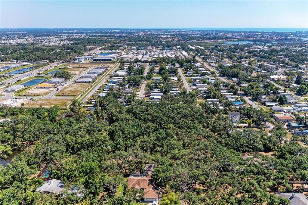 На продажу: $84,000 (0.14 acres)