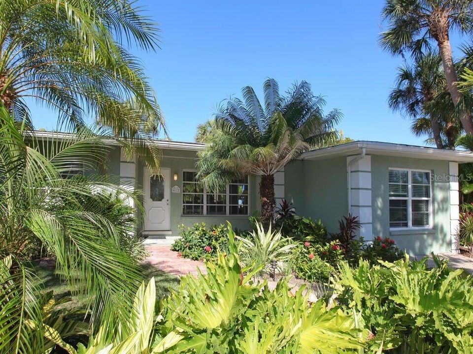 Vendido Recientemente: $999,000 (3 camas, 1 baños, 1339 Pies cuadrados)