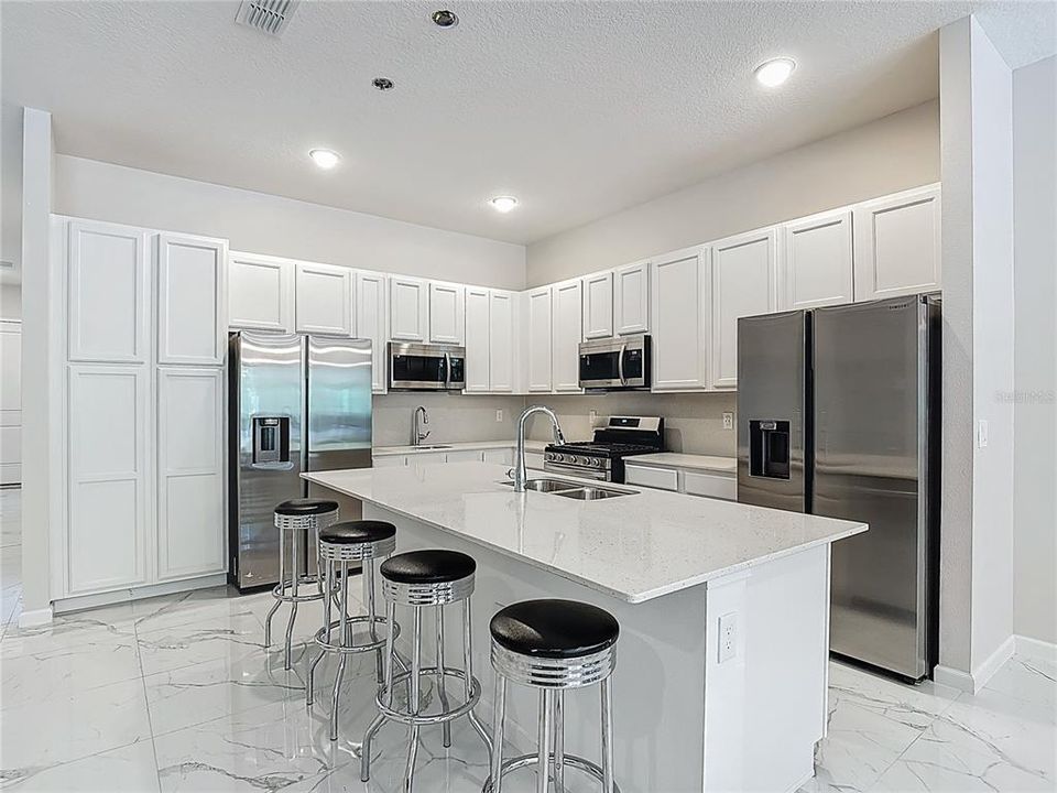 待售: $1,425,000 (12 贝兹, 11 浴室, 5031 平方英尺)