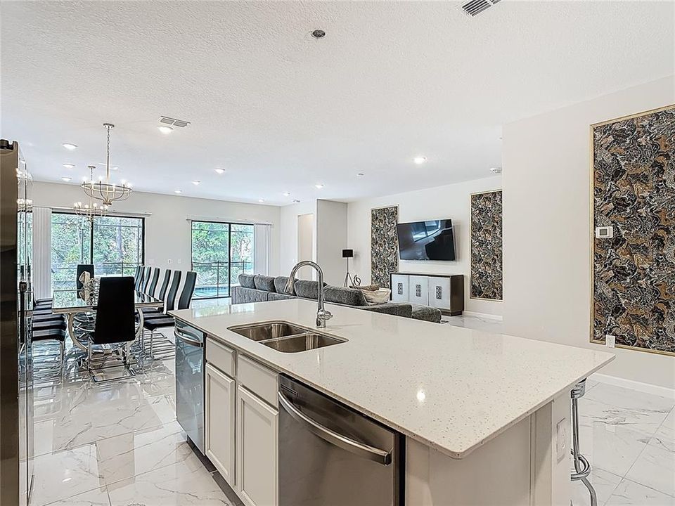 待售: $1,425,000 (12 贝兹, 11 浴室, 5031 平方英尺)