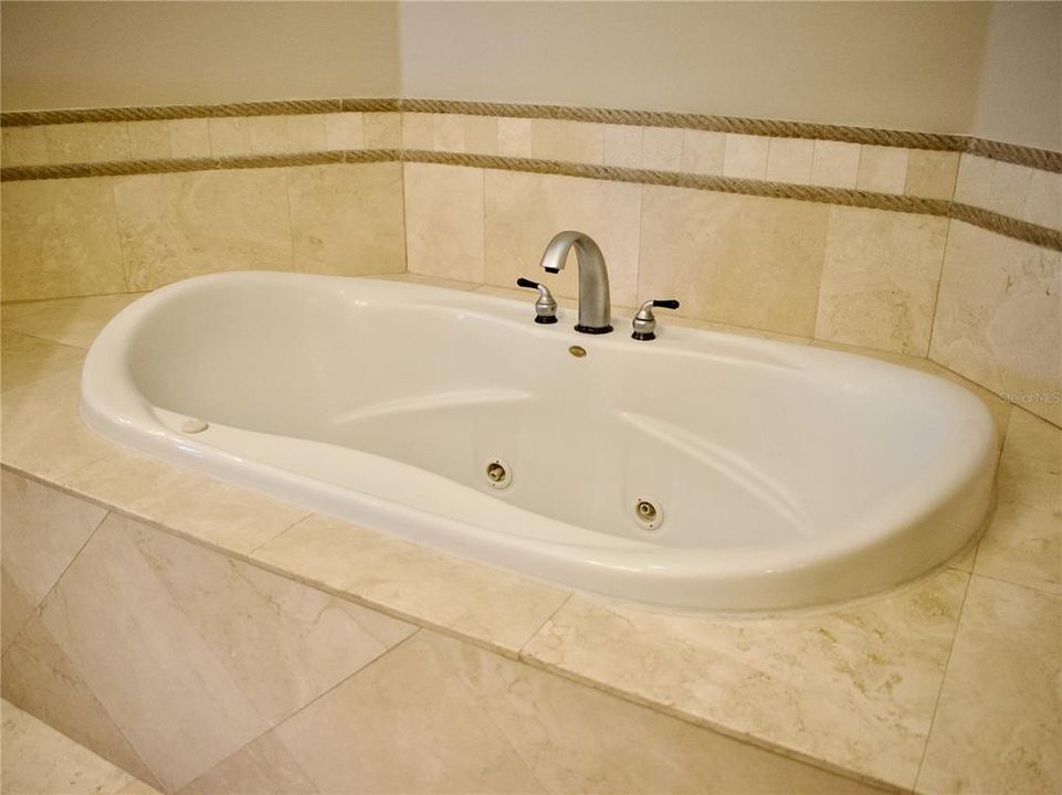 En Venta: $730,000 (3 camas, 2 baños, 2549 Pies cuadrados)