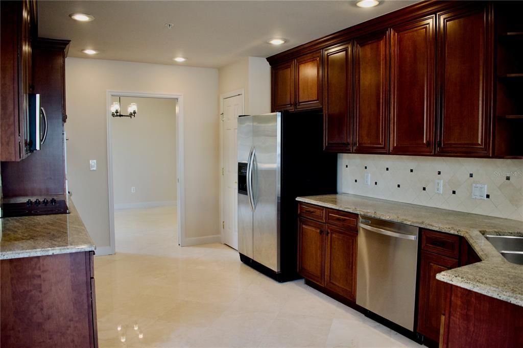 En Venta: $730,000 (3 camas, 2 baños, 2549 Pies cuadrados)